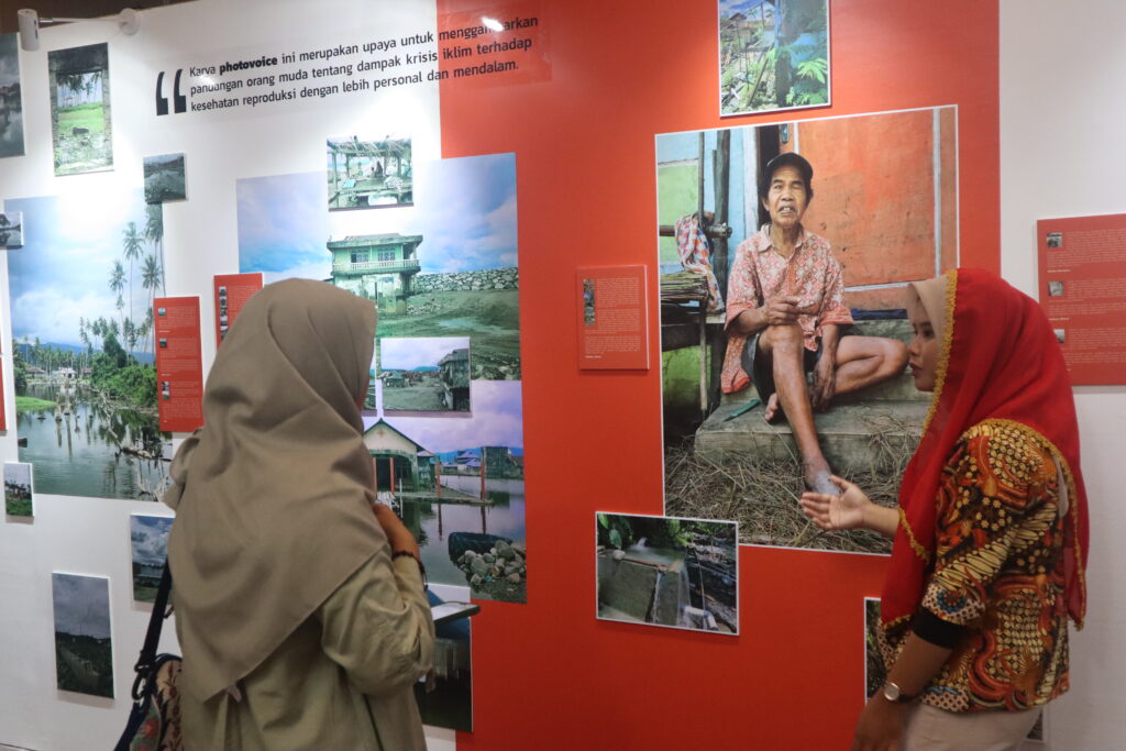Cerita Melalui Lensa: Potret Orang Muda tentang Dampak Krisis Iklim terhadap Kesehatan Reproduksi di Indonesia